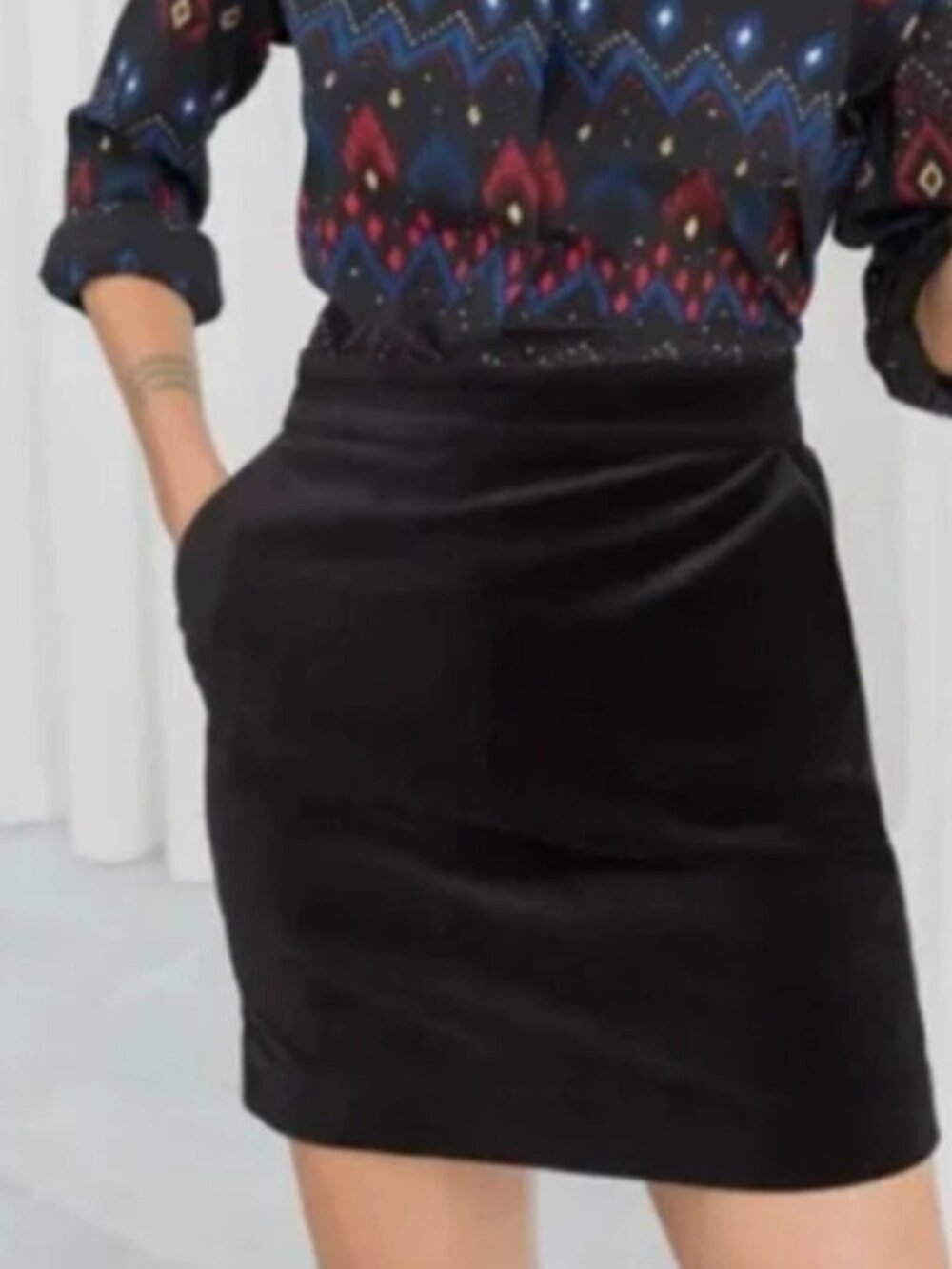 & Other Stories Paris Atelier Black Velvet Mini Skirt Sz 4